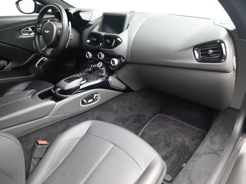 Used 2020 Aston Martin V8 Vantage Coupe image 17