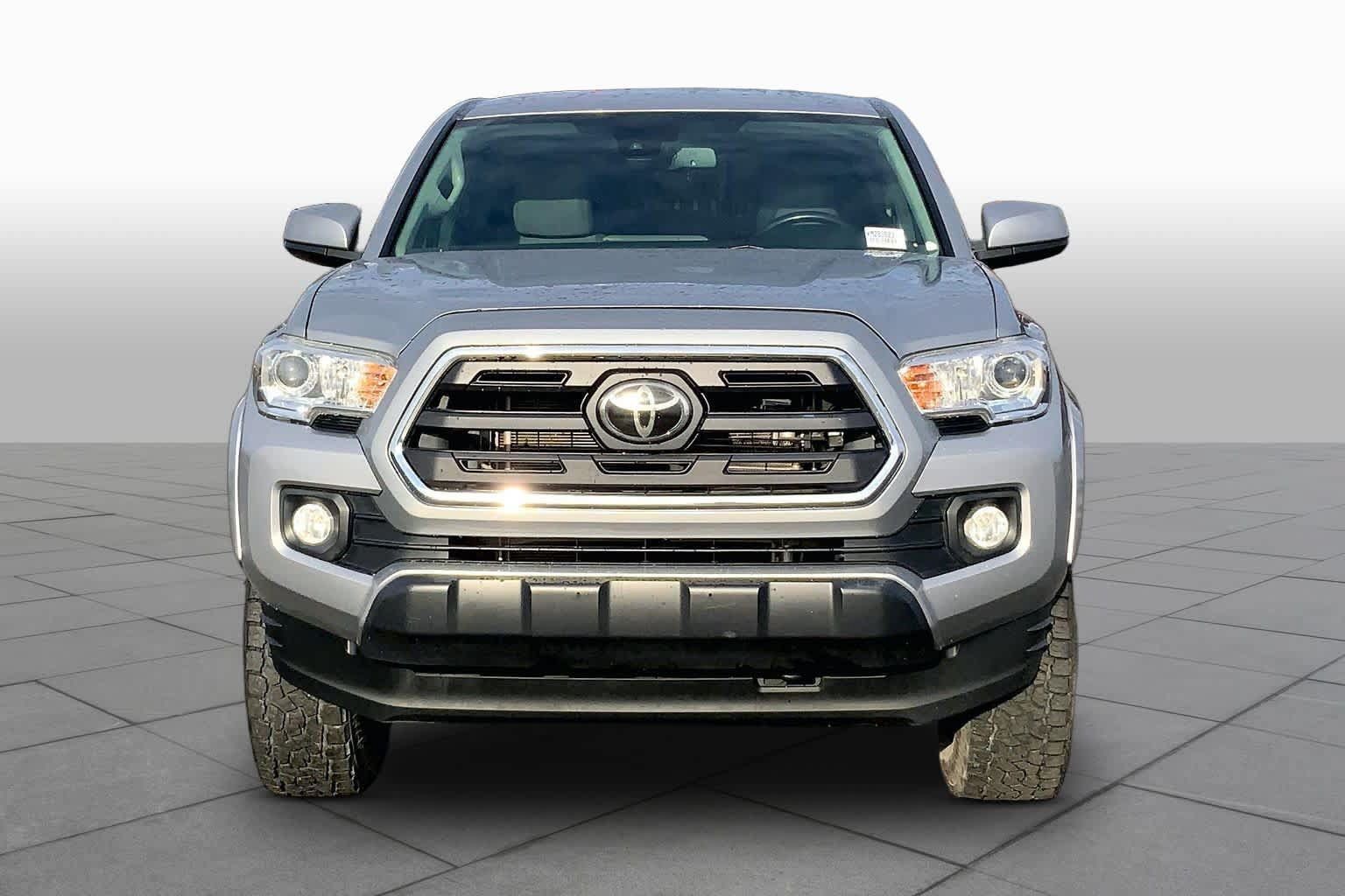 Used 2019 Toyota Tacoma SR5 AWD/4WD image 4
