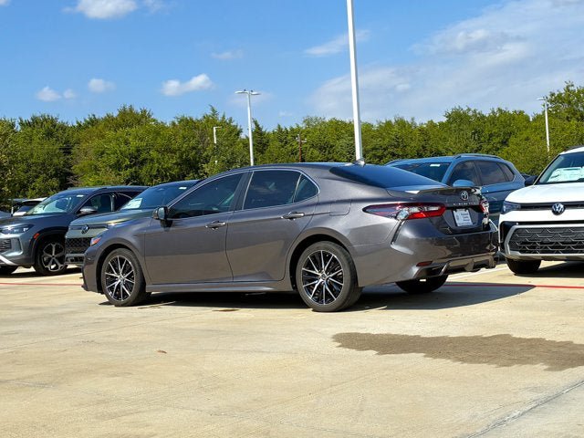 Used 2023 Toyota Camry SE FWD image 5