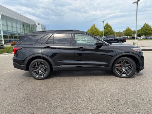 Used 2025 Ford Explorer ST w/ Sun And Sound Package AWD/4WD image 9