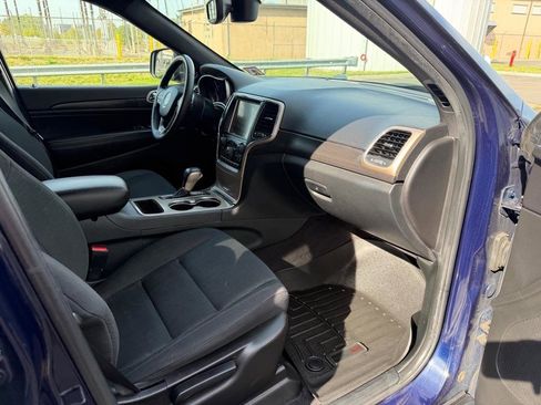 Used 2017 Jeep Grand Cherokee Laredo w/ Quick Order Package 23E AWD/4WD image 17