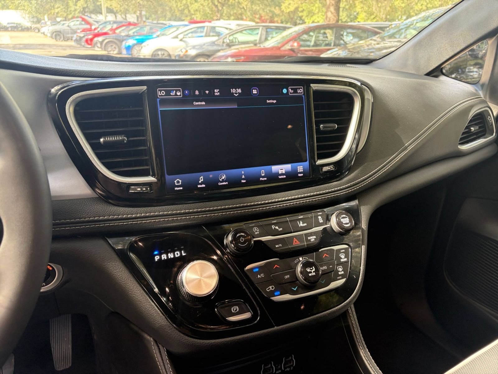 Used 2025 Chrysler Pacifica Limited FWD image 21
