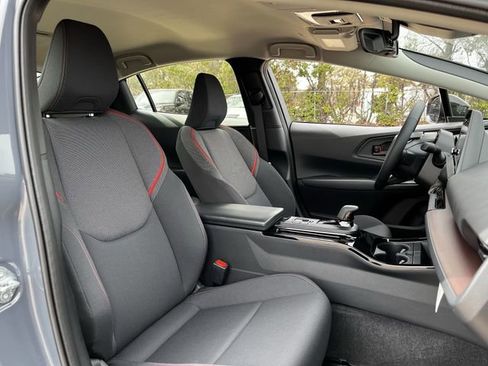 Used 2025 Toyota Prius SE image 24