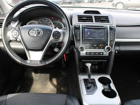 Used 2012 Toyota Camry SE FWD image 9