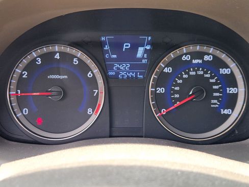 Used 2013 Hyundai Accent GLS w/ Premium Pkg FWD image 10