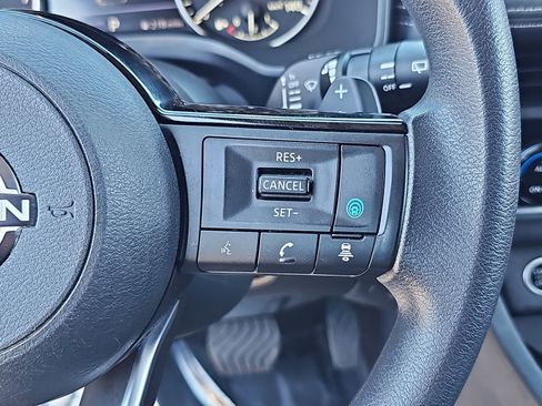 Used 2023 Nissan Rogue SV image 17