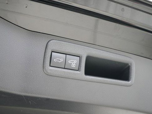 Used 2021 Toyota Venza XLE image 62