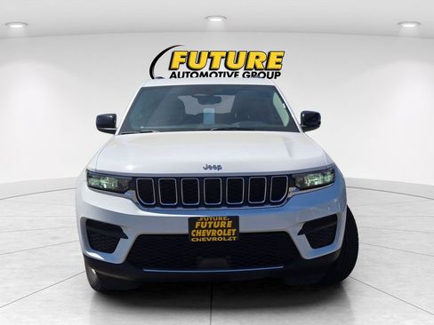 Used 2023 Jeep Grand Cherokee Laredo AWD/4WD image 2