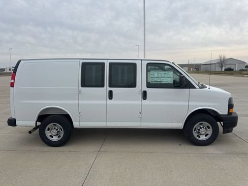 New 2026 Chevrolet Express 2500 RWD image 7