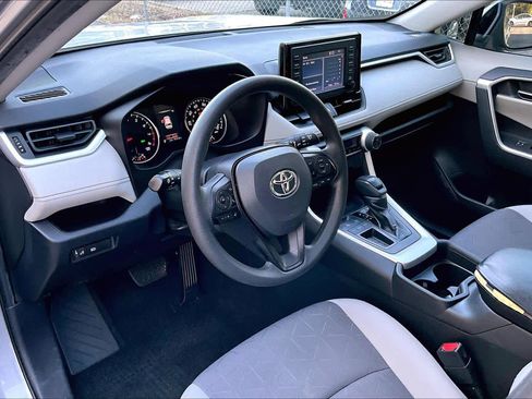 Used 2019 Toyota RAV4 XLE image 18