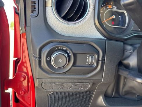 Used 2024 Jeep Wrangler Unlimited Sahara AWD/4WD image 12
