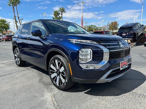 New 2025 Mitsubishi Outlander SE image 1