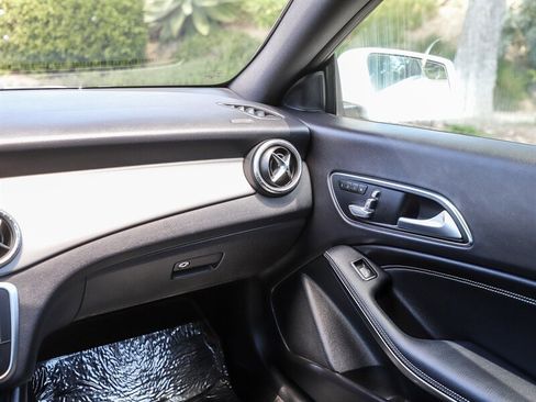 Used 2019 Mercedes-Benz CLA 250 image 21