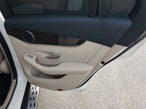 Used 2022 Mercedes-Benz GLC 300 image 34