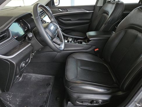 Used 2022 Jeep Grand Cherokee Limited image 23