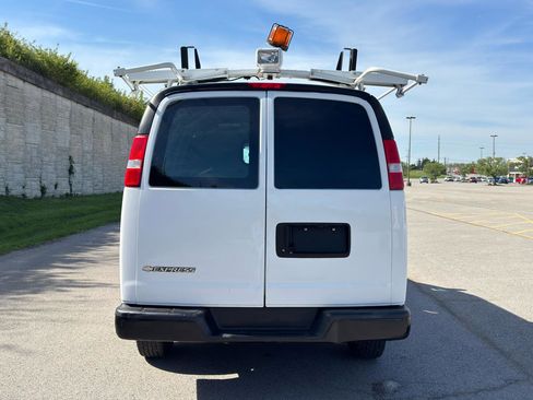 Used 2018 Chevrolet Express 2500 RWD image 4