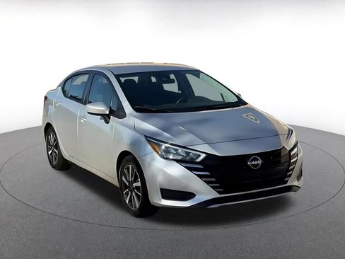 Used 2025 Nissan Versa SV FWD image 3