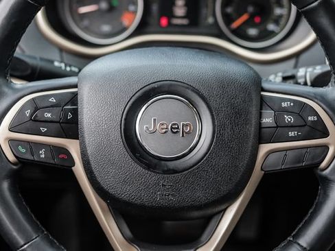 Used 2015 Jeep Cherokee Latitude w/ Comfort/Convenience Group AWD/4WD image 32