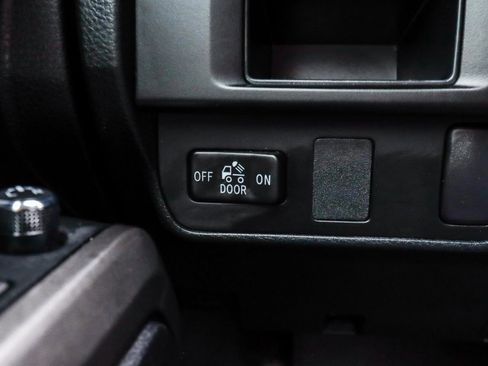 Used 2017 Toyota Tacoma SR5 w/ Tow Package image 31