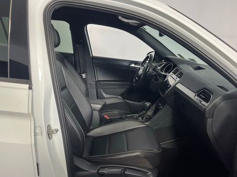 Used 2021 Volkswagen Tiguan SE R-Line image 30