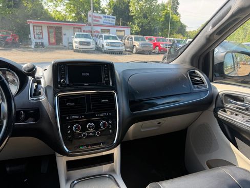 Used 2018 Dodge Grand Caravan SXT FWD image 20