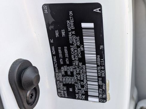 Used 2022 Toyota Highlander XLE AWD/4WD image 39