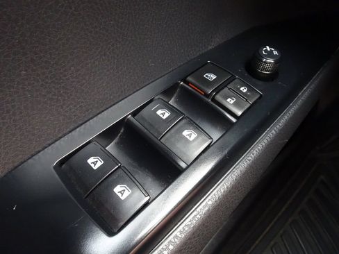 Used 2019 Toyota Camry SE FWD image 22