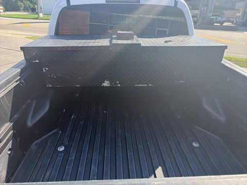 Used 2018 Toyota Tacoma TRD Off-Road AWD/4WD image 13