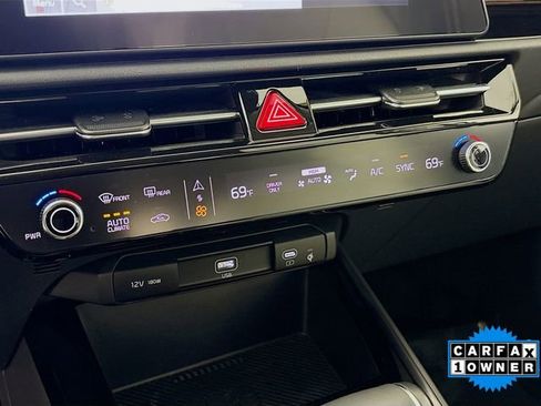 Used 2023 Kia Niro EX image 16