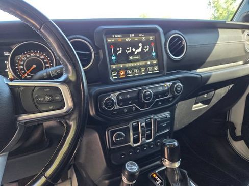 Used 2020 Jeep Gladiator Overland w/ Popular Equipment Package AWD/4WD image 25