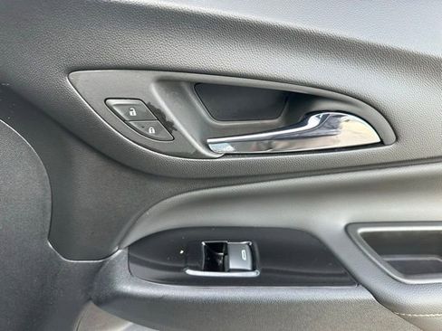 Used 2023 Chevrolet Equinox Premier image 19