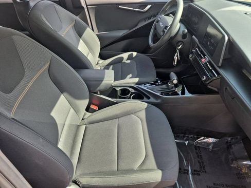 Used 2025 Kia Niro LX FWD image 30
