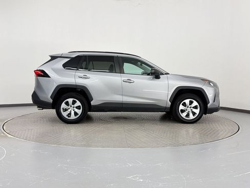 Used 2021 Toyota RAV4 LE FWD image 8