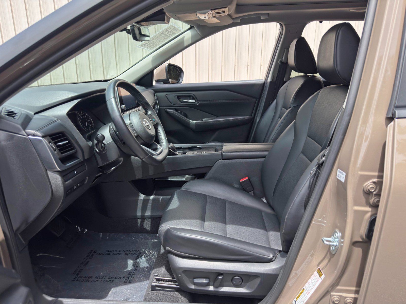 Used 2024 Nissan Rogue SV w/ SV Premium Package FWD image 16
