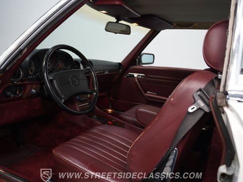 Used 1989 Mercedes-Benz 560 SL image 4