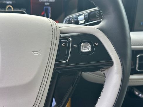 New 2026 Lincoln Aviator AWD w/ Jet Appearance Package image 25