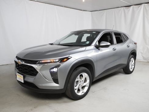 Used 2024 Chevrolet Trax LS w/ LS Convenience Package image 24