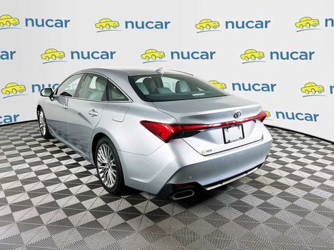 Used 2019 Toyota Avalon Limited image 5