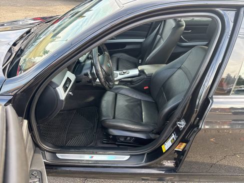 Used 2011 BMW 335i xDrive Sedan w/ M Sport Pkg image 32