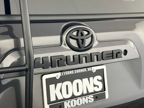 Used 2016 Toyota 4Runner SR5 Premium image 28