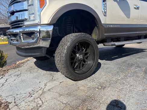 Used 2017 Ford F250 Lariat w/ Lariat Ultimate Package AWD/4WD image 10
