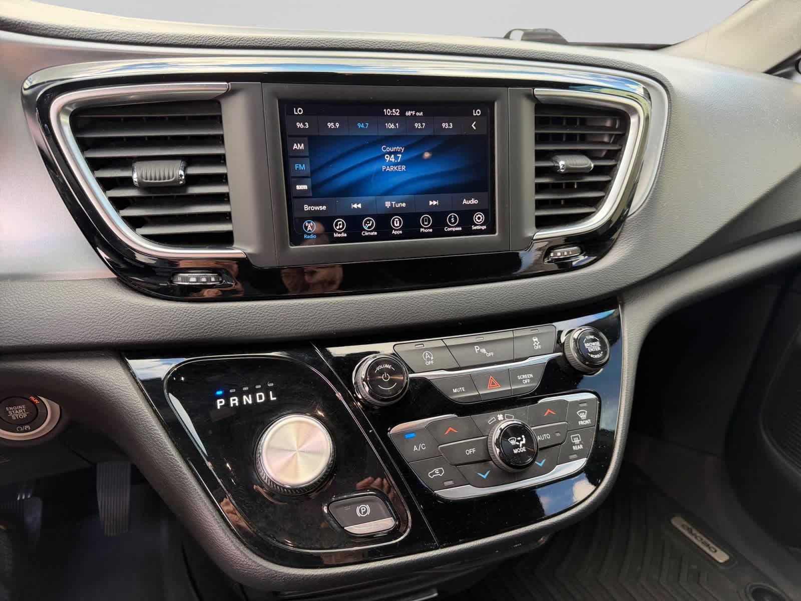 Used 2020 Chrysler Pacifica Touring w/ S Appearance Package FWD image 12