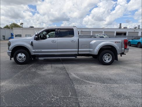Used 2020 Ford F350 Lariat w/ Lariat Value Package AWD/4WD image 4