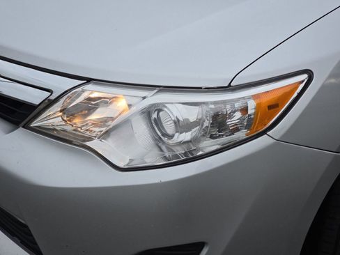 Used 2012 Toyota Camry LE image 32