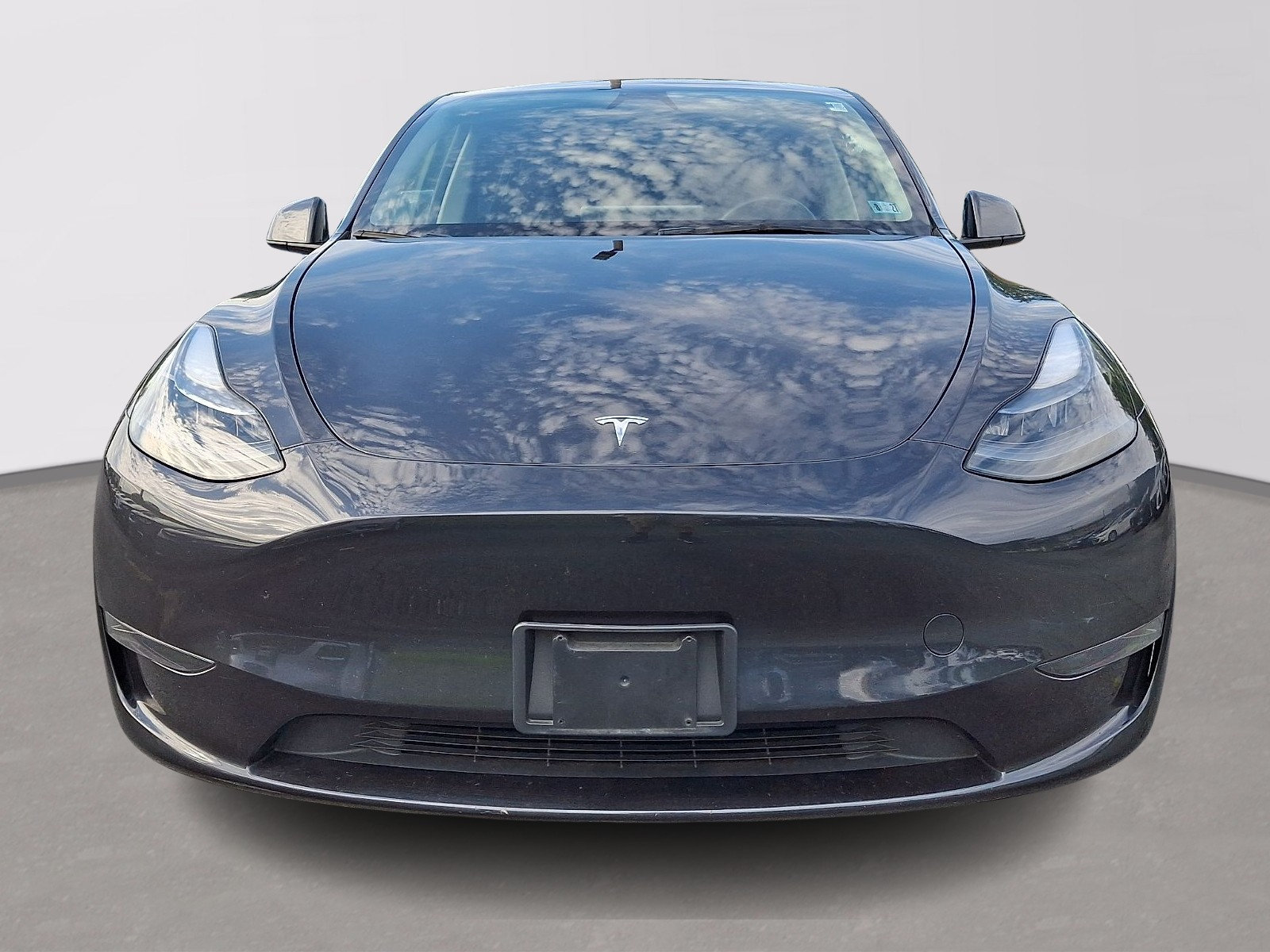 Used 2024 Tesla Model Y Long Range RWD image 2