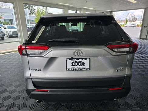 Used 2025 Toyota RAV4 XLE AWD/4WD image 4