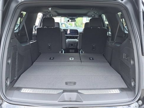 Used 2026 Chevrolet Suburban RST w/ Comfort Package RWD image 14