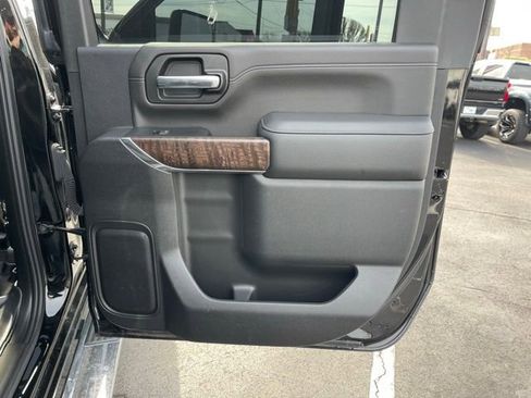 Used 2023 GMC Sierra 3500 Denali image 11