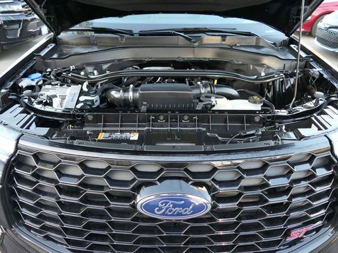 Used 2025 Ford Explorer ST image 29
