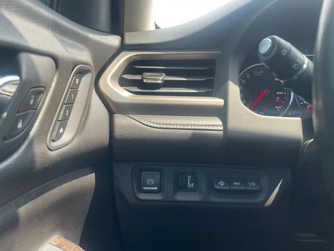 Used 2022 GMC Acadia Denali w/ Denali Ultimate Package FWD image 11